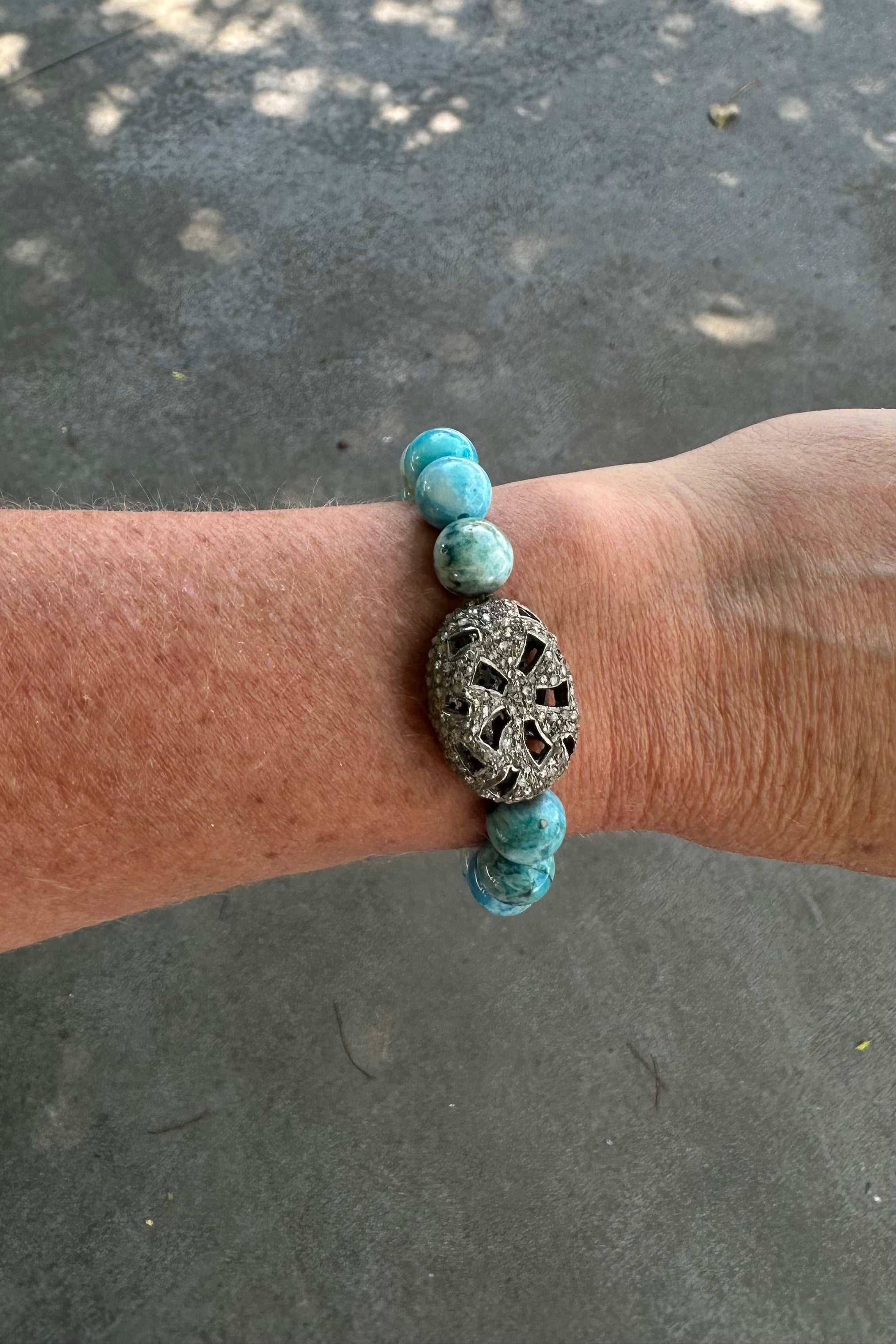 aqua blue bead bracelet w/diamond accent bead